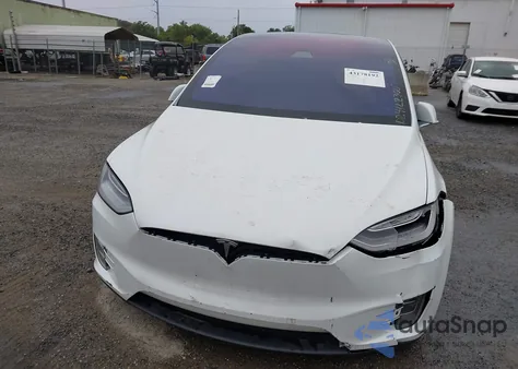 2016 Tesla Model X 60D/70D/75D/90D z USA, uszkodzony, nr VIN 5YJXCDE27GF028932
